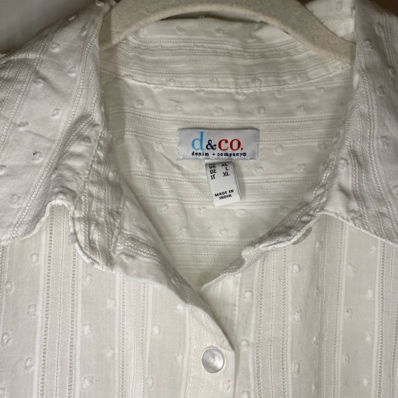 NWOT Denim & Co white button front big shirt with flicked dot. - Picture 3 of 10